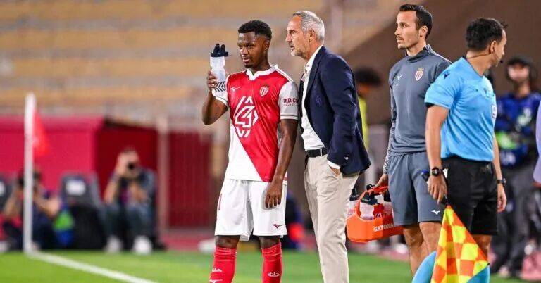 巴萨天降横财!昔日废柴在法甲重生:5场轰6球 英超3队想买他